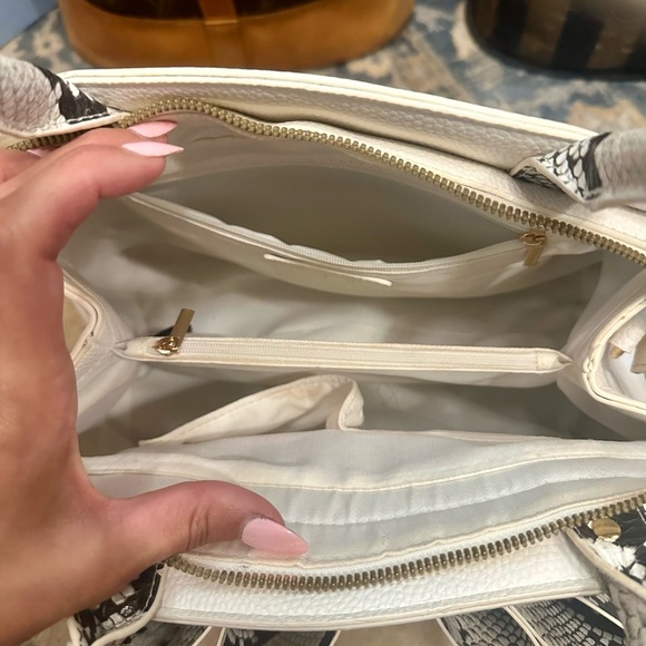 Beautiful Handbag/Shoulder Bag! - Picture 9 of 9